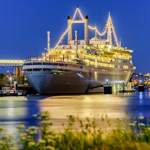 Ss By Westcord Hotel